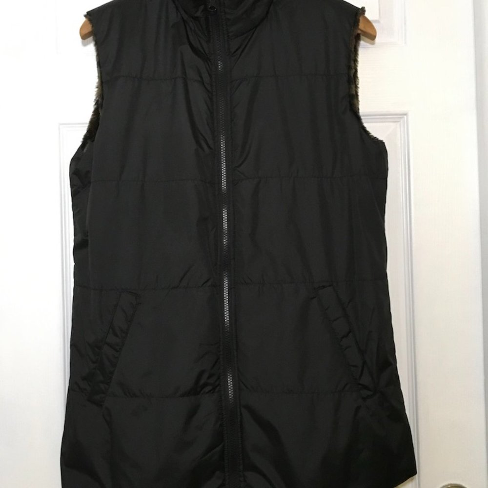 Women's Totes reversible faux fur vest, size L, black